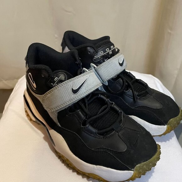 Nike Zoom Air  Boys Turf size 4.5Y Black & white 643230-001 Athletic Sport Shoe - Picture 2 of 7